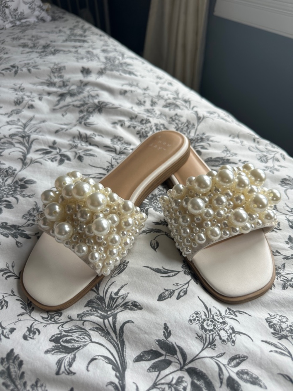 Pearl Slide Sandals - Ivory 8.5